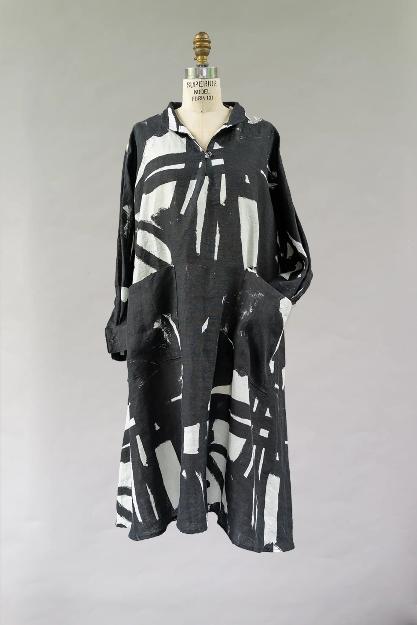 Black and white abstract print mu'umu'u dress on mannequin, modern loose fit
